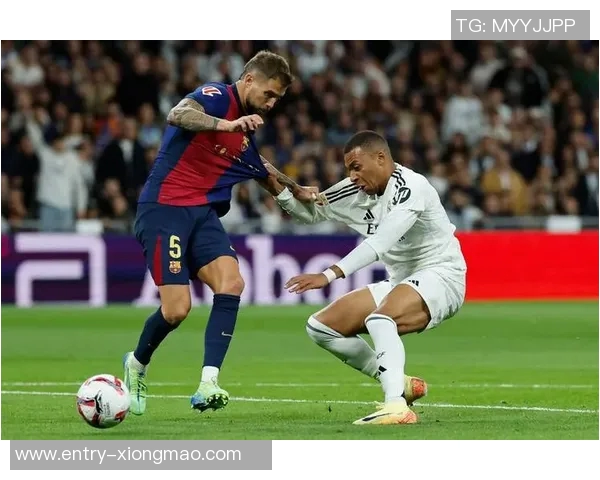 姆巴佩对阵巴萨表现惊艳9场比赛打入12球两度上演帽子戏法